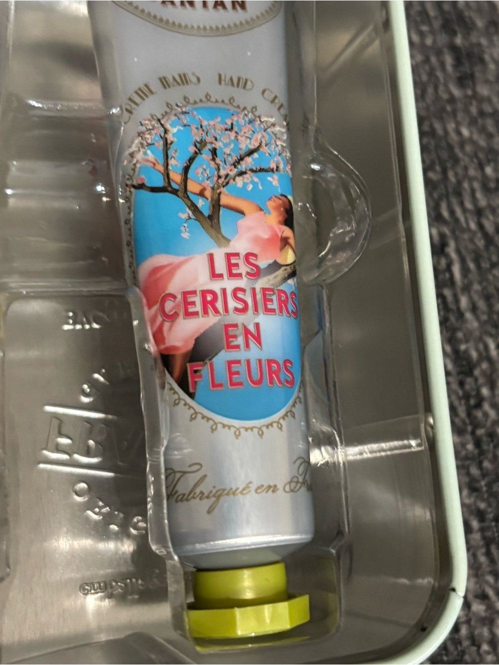 French Hand lotion set in decorative tin - Picture 5 of 7